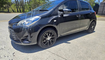 2017 Auto Toyota Yaris with low kms and easy finance 1.jpg